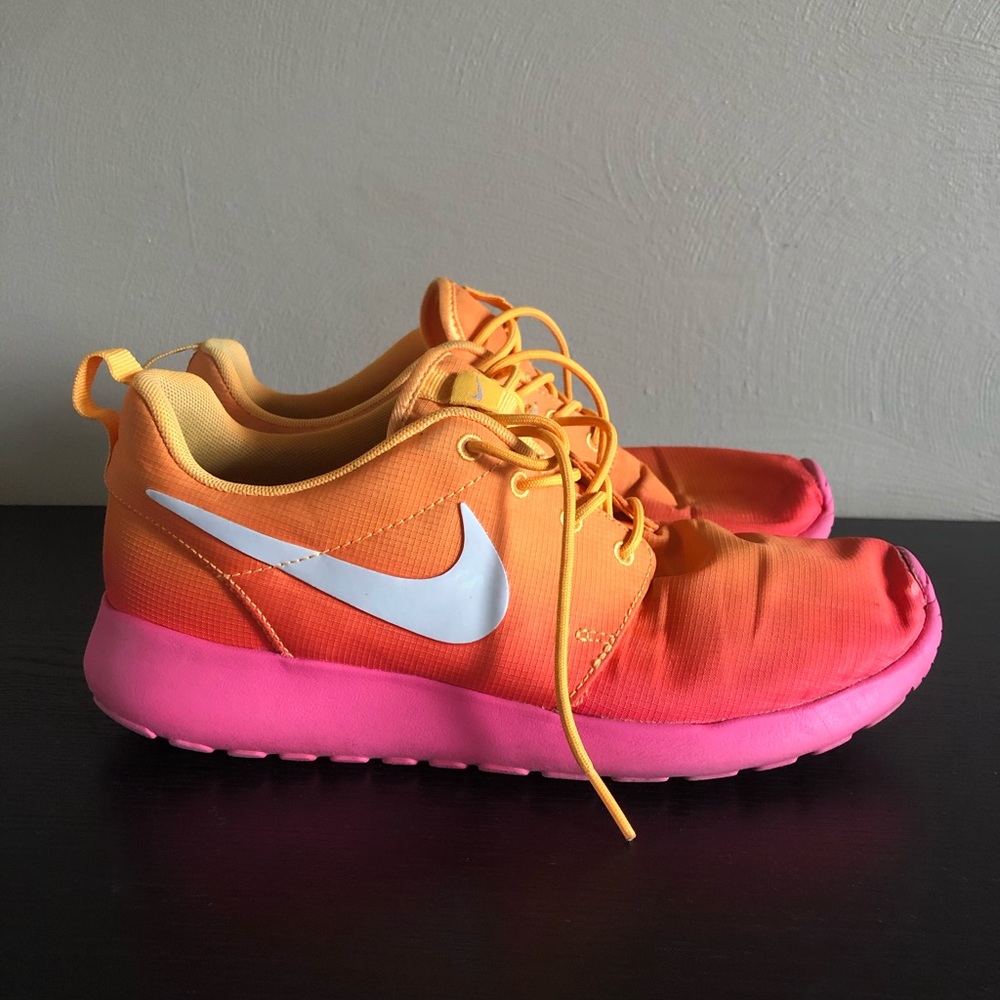 Woman’s Nike Roches